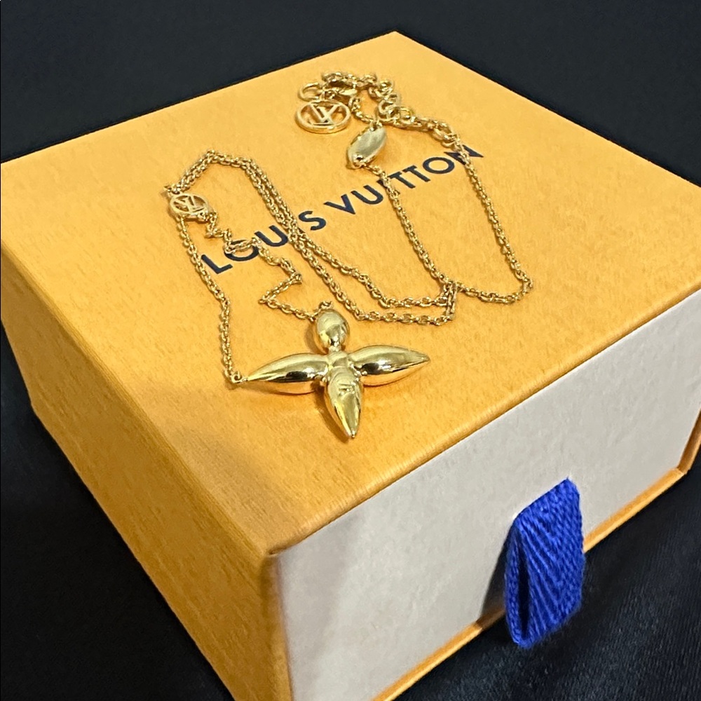 Louis Vuitton Gold Tone Monogram Flower Pendant Necklace - Picture 12 of 12